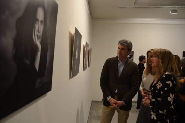 Exposición fotográfica Divinas a los 50 de Pilar Moreno